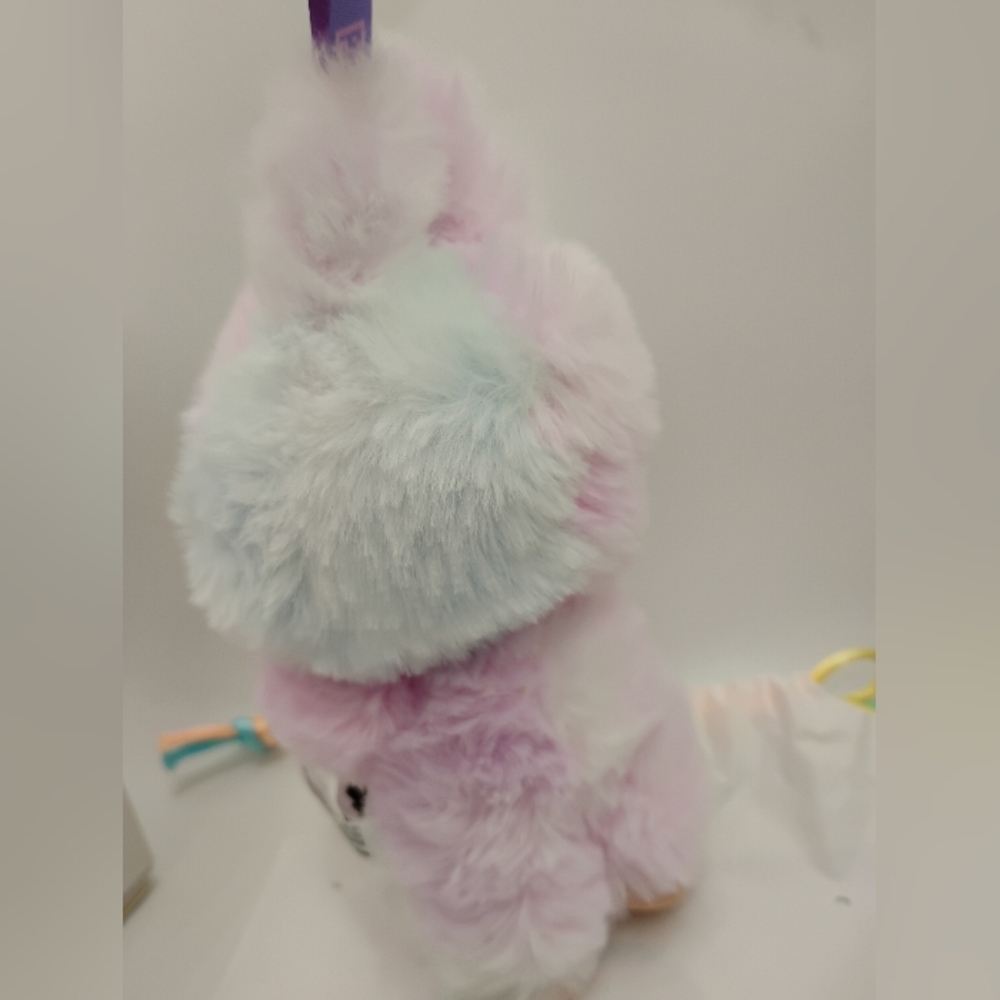 Big Into Energy Confirmed "Luck" Includes An Adorable Purple Outfit - Picture 13 of 15